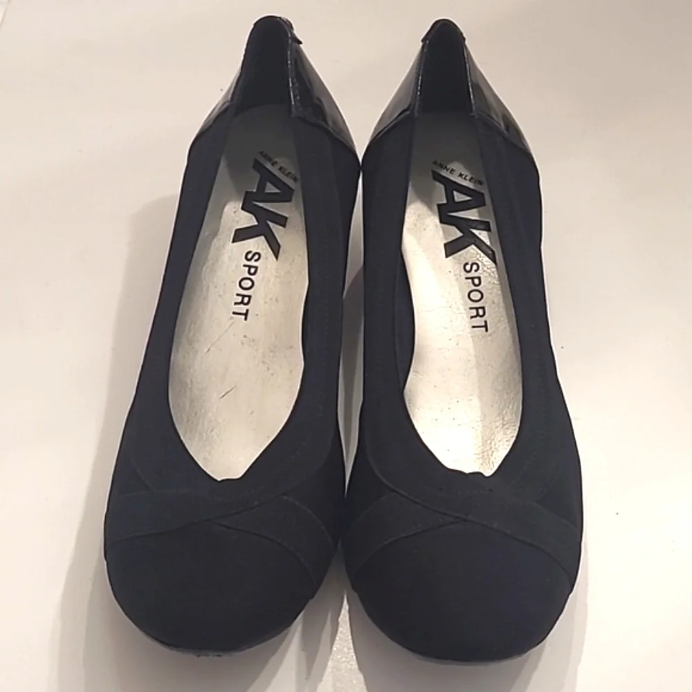 AK Sport Dani Slip On Wedges Criss-Cross Toe Glossy Heel Ballet Style Sz 10